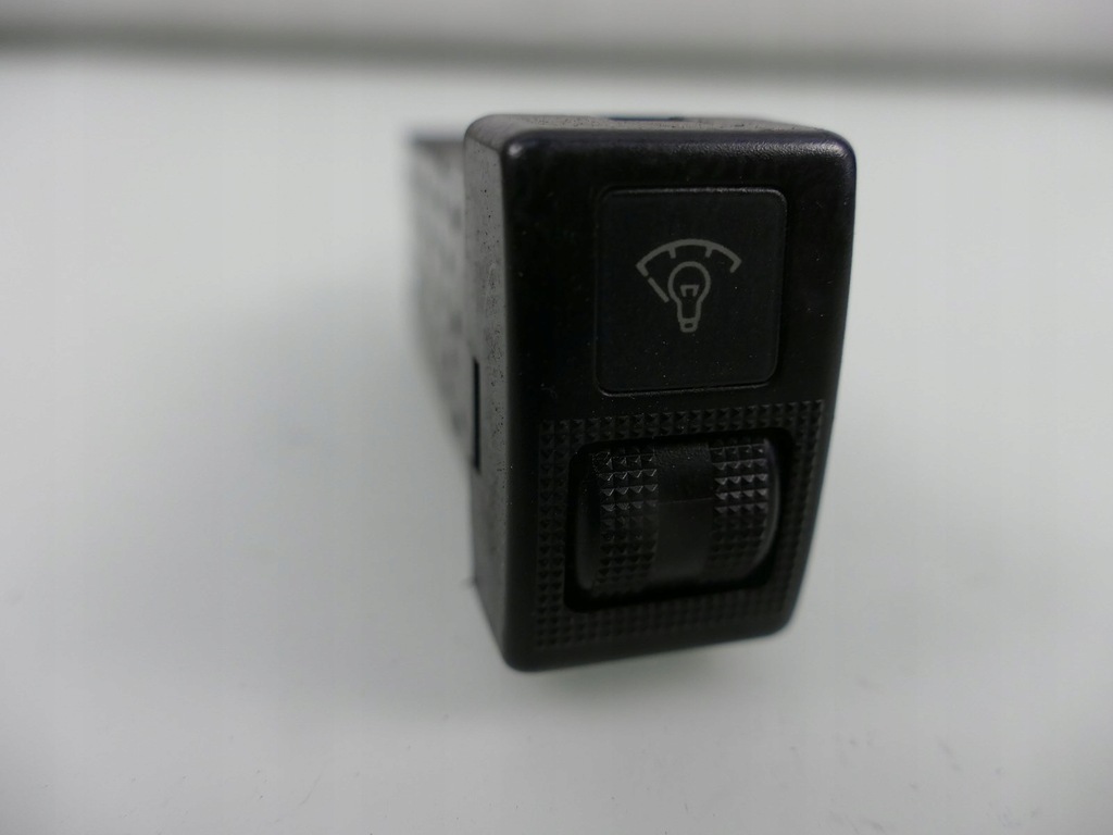 фото №1, Mazda 626 gf кнопка регулювання освітлення