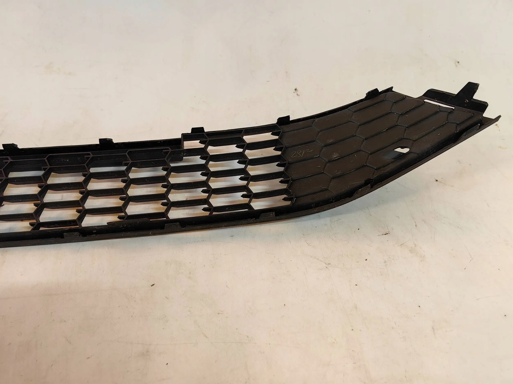 фото №7, Skoda fabia iv - решётка средняя бампера перед polecam