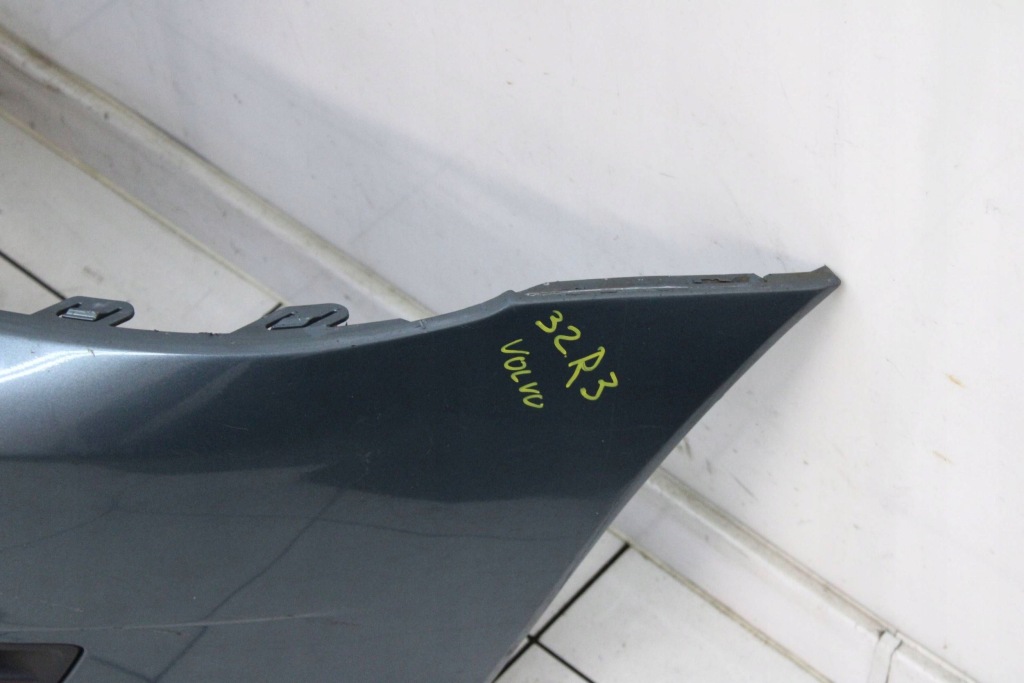 Volvo v50 lift 2007r- бампер перед передний + решётка радиатора 479 - код лакокрасочного покрытия Доставка