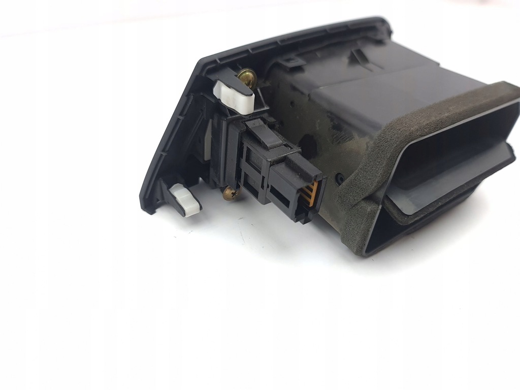 фото №7, Mitsubishi pajero 2007 левая сторона решётки обдув