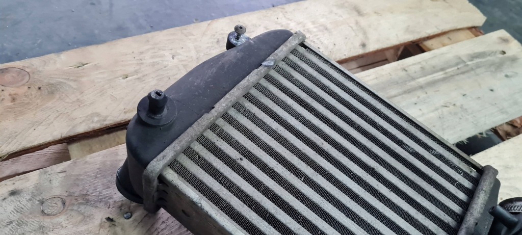 A6 c6 рестайлинг  радиатор интеркулер левая левый перед 3.0 tdi 4f0145805af Доставка