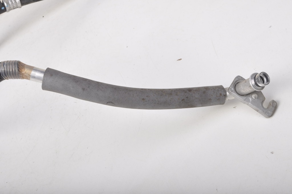 фото №4, Toyota yaris iii шланг кондиционера