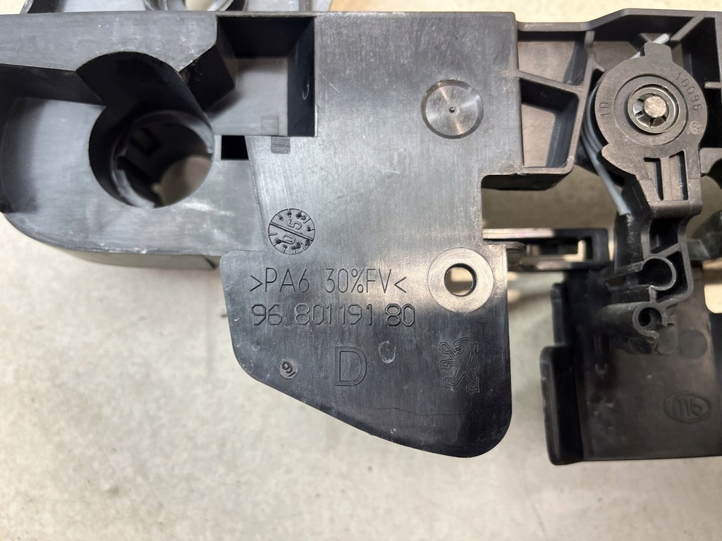 фото №11, Замок двері правий перед 6pin peugeot 1007 1.4 16v 9660701080d