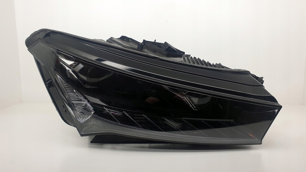 фото №1, Skoda enyaq 5lb941018a full led лампа правая eu