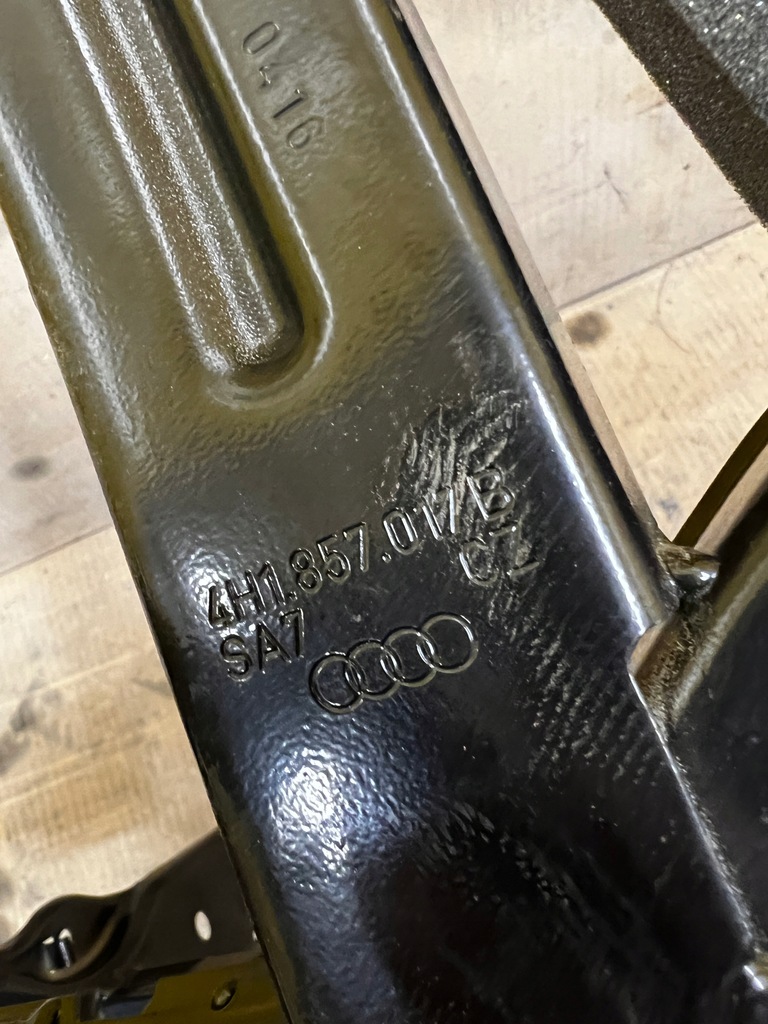 фото №7, Каркас кронштейн труба панели консоли audi a8 d4