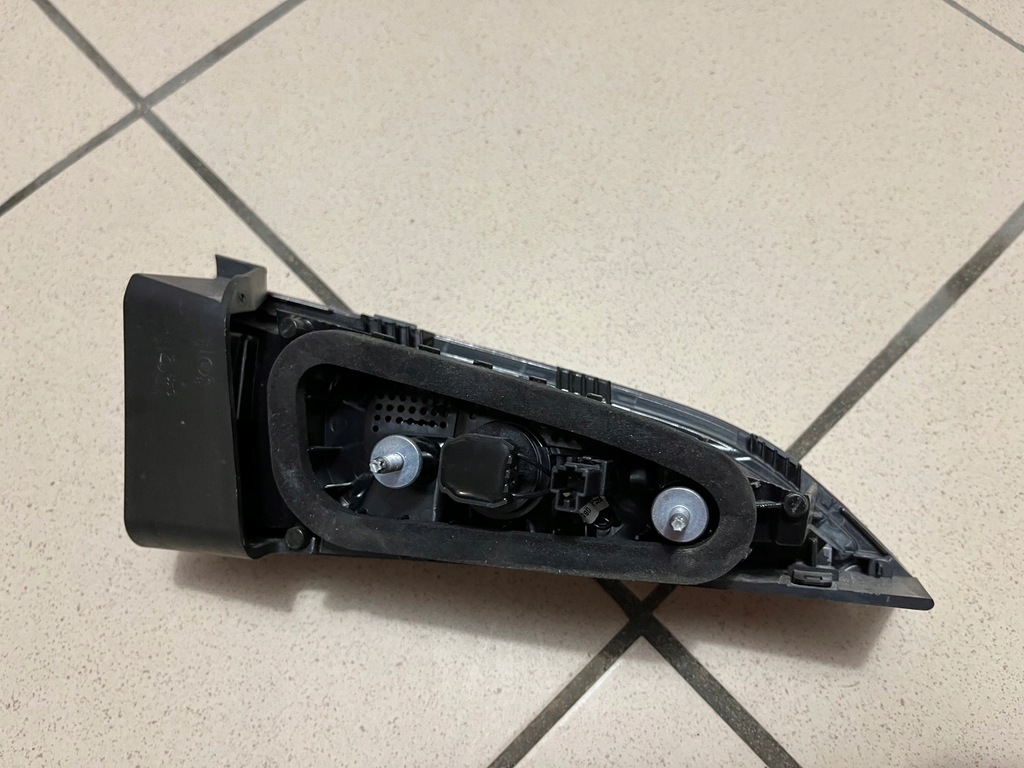 фото №10, Skoda kamik kamiq 658 лампа задня задня права