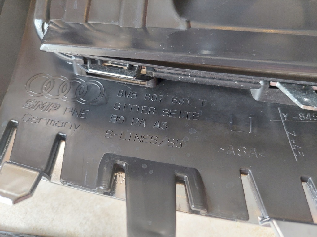 Решітка бампера - ліва перед - audi a5 8w6 - рестайлінг  - s-line в Україні