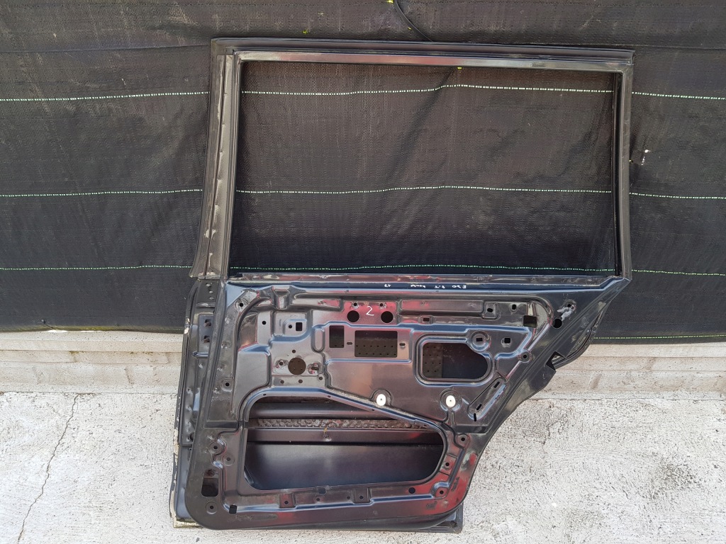 Дверей праве  задній bmw e30 універсал Недорого