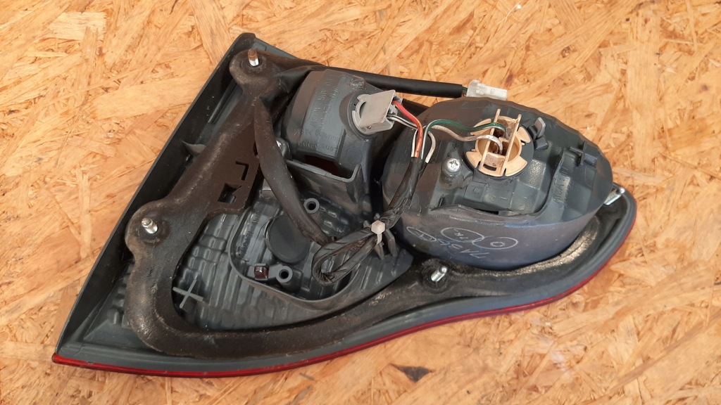 фото №11, Toyota avensis verso лампа задняя задняя левая w крышка