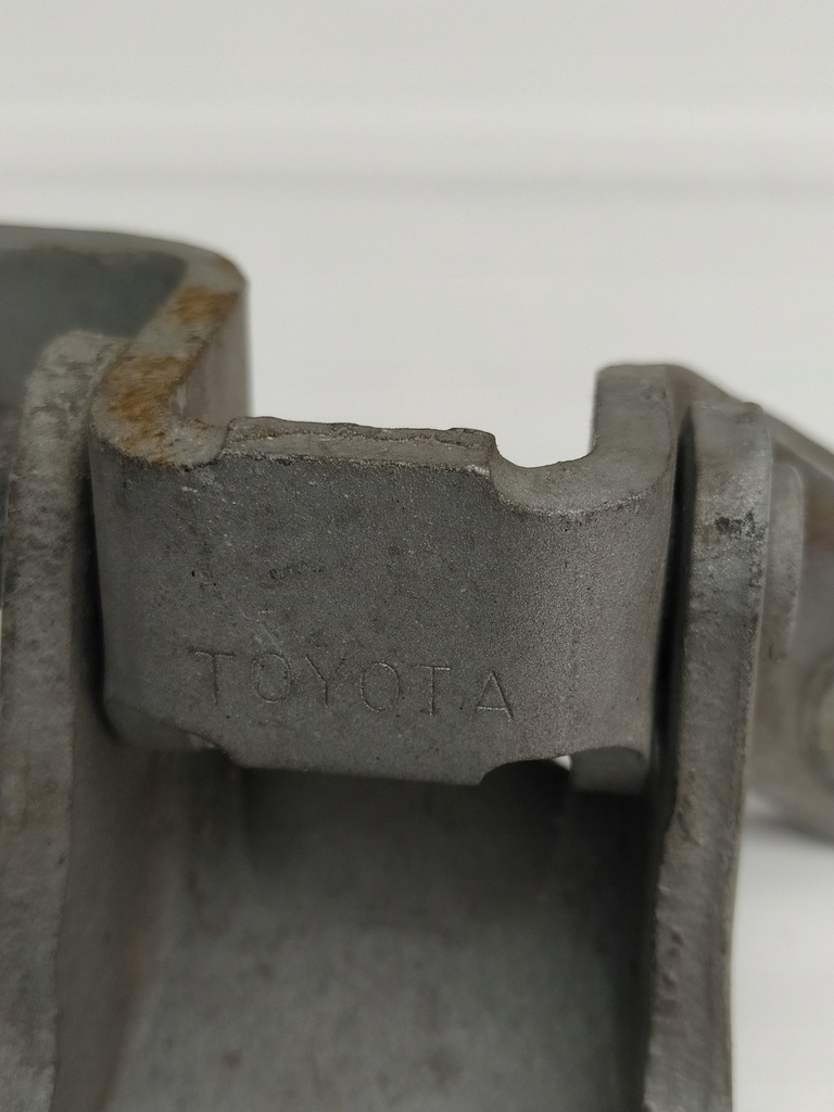 фото №5, Петли дверь правый перед - toyota yaris i