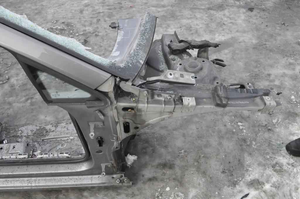 фото №5, Volkswagen golf vii блок двигателя порог правый hb 5d la7n