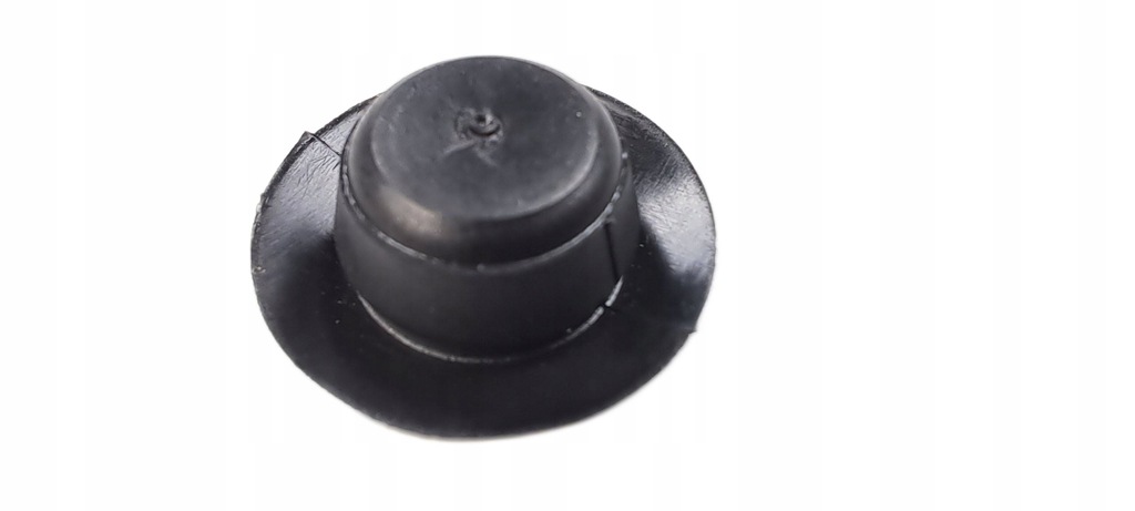 фото №1, Заглушка бачок омивача 10mm mercedes w124, заглушка кузов