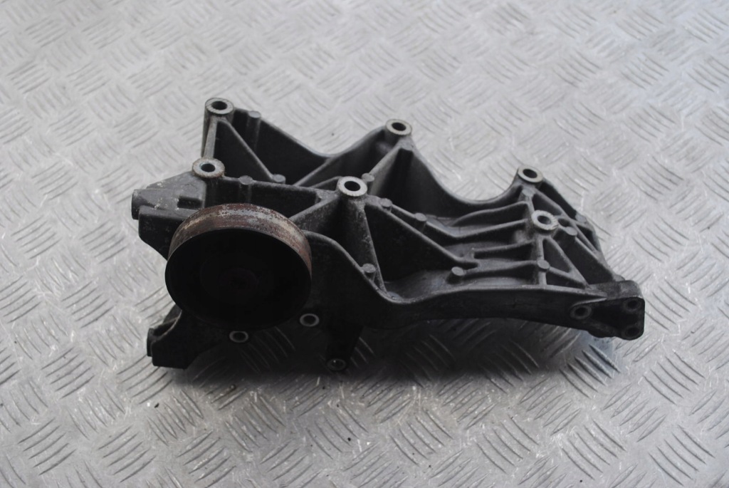 фото №3, Кронштейн основание генератора 06d903143d audi a4 b7