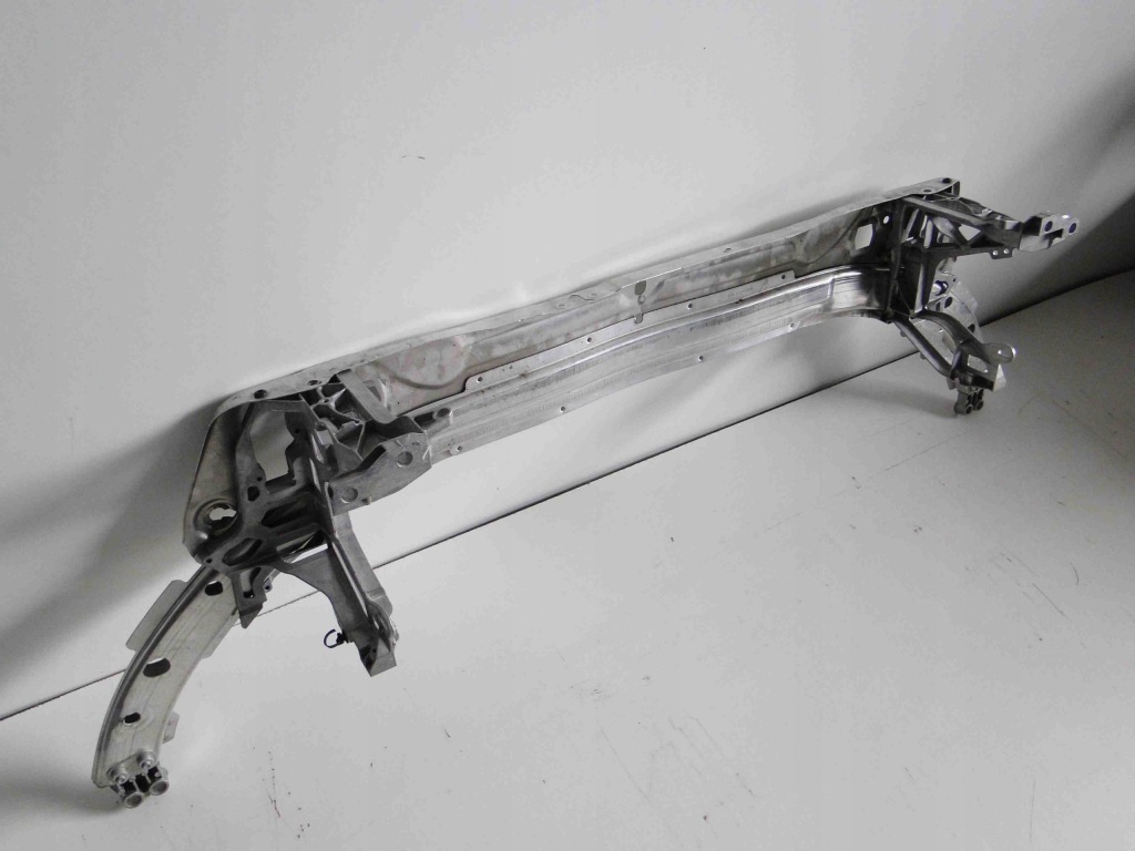 фото №10, Mercedes c klasa w205 amg pas передний усилитель