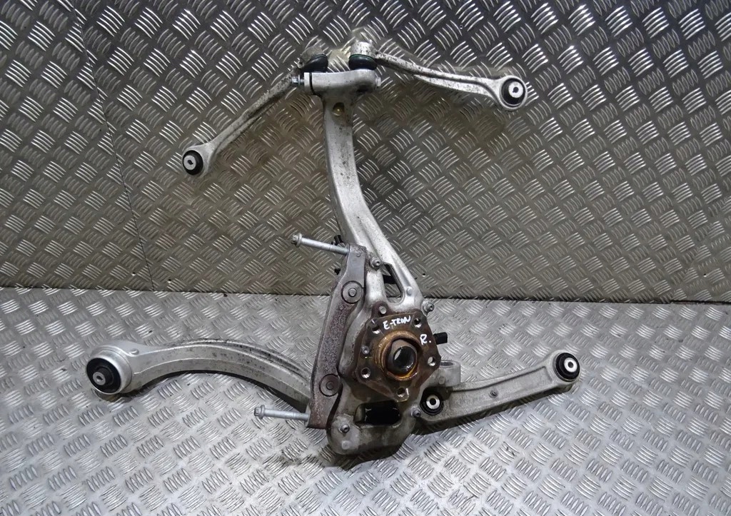 Купить Audi e-tron sportback правая поворотный кулак 4m0407560