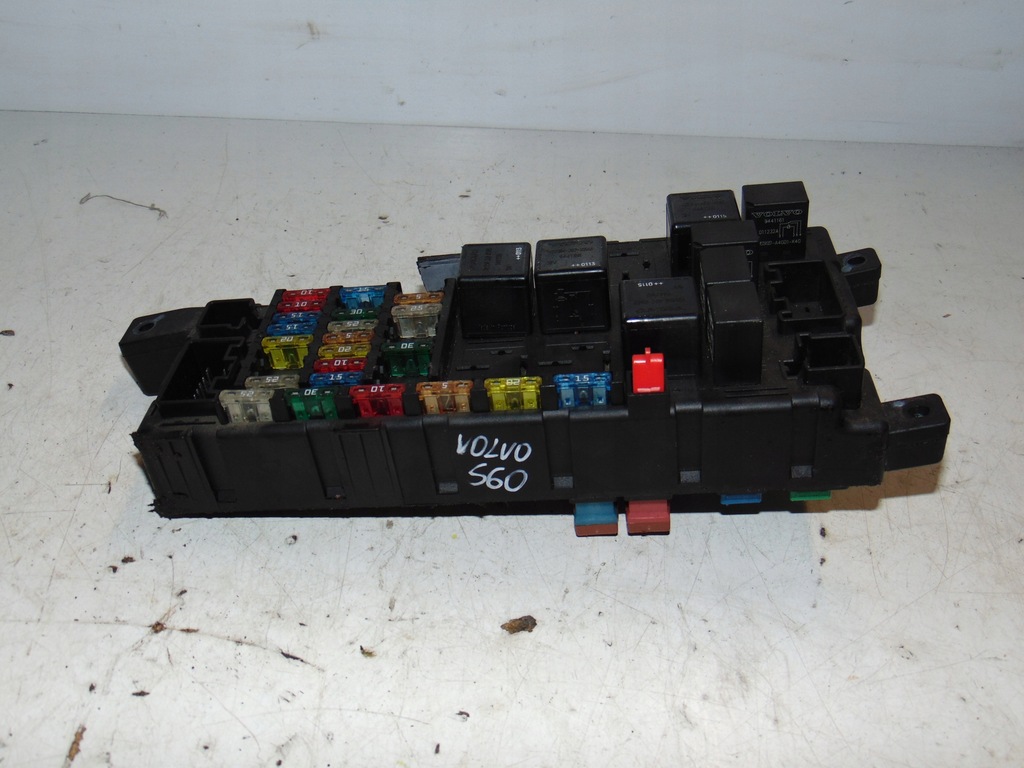 фото №1, Коробка предохранителей volvo оригинальный номер 9452993