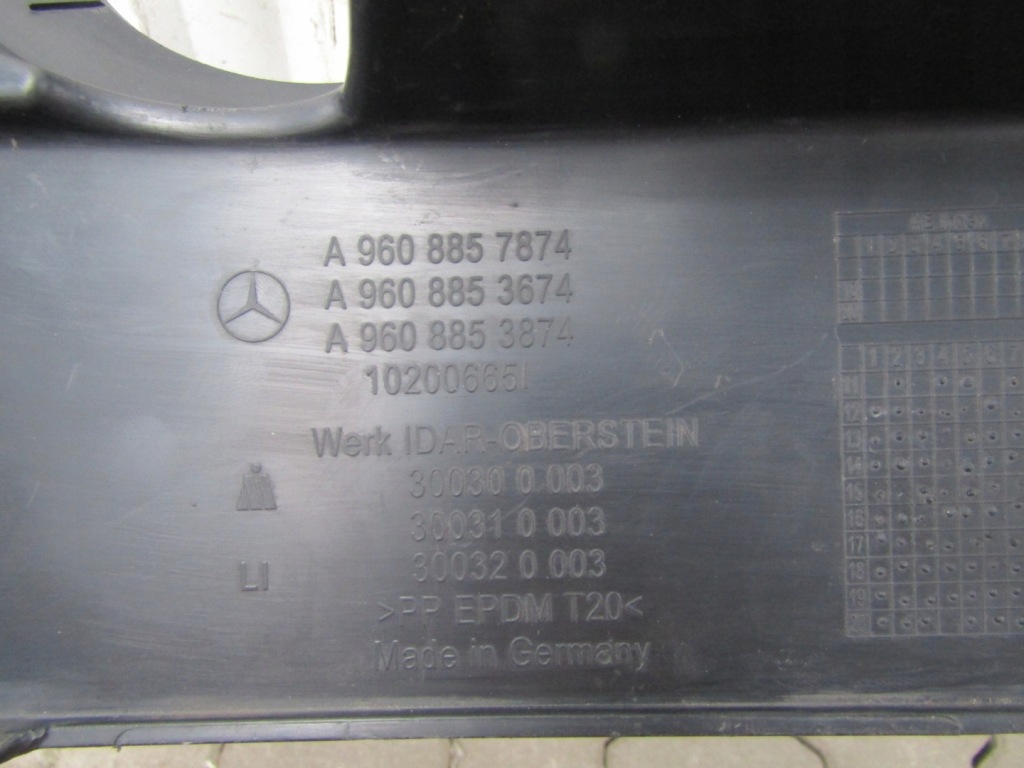 Решітка заглушка ліва бампера перед mercedes actros mp4 11- Ціна