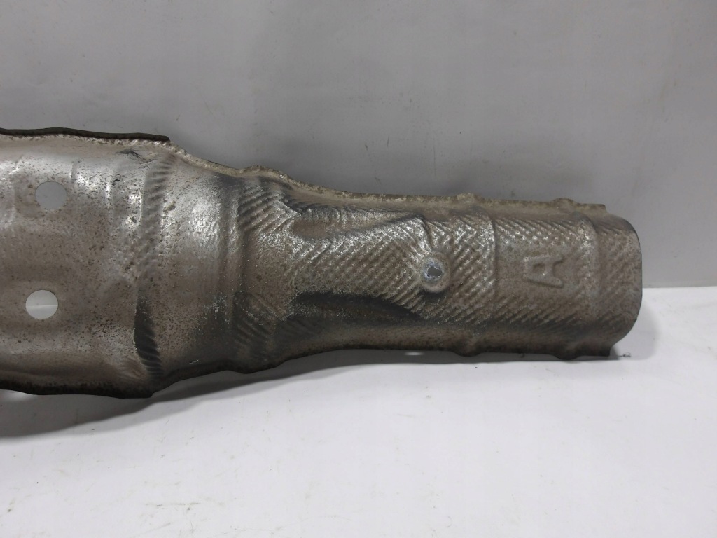 Накладка теплова середня toyota avensis t27 Недорого