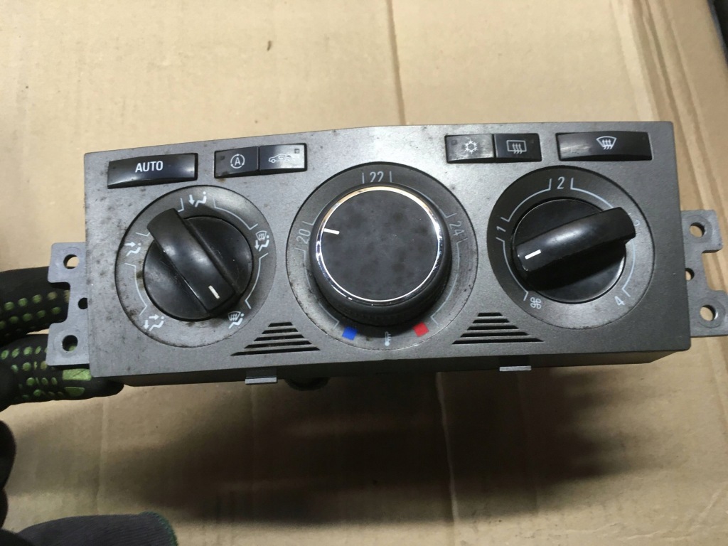 Купити Панель кондиціонера opel antara 2012 20953114