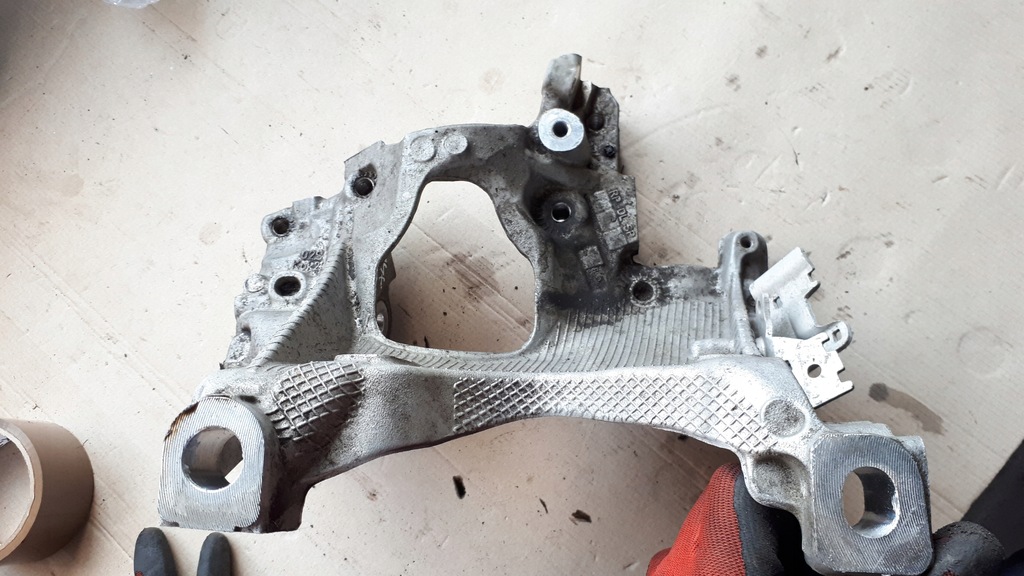 фото №9, A4 b9 8w кронштейн кронштейн подрамник правое a5 8w