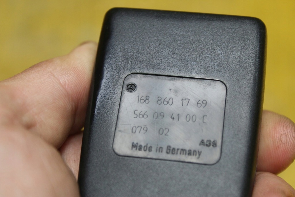 Клипса поперечина левое  перед mercedes w168 Оригинал