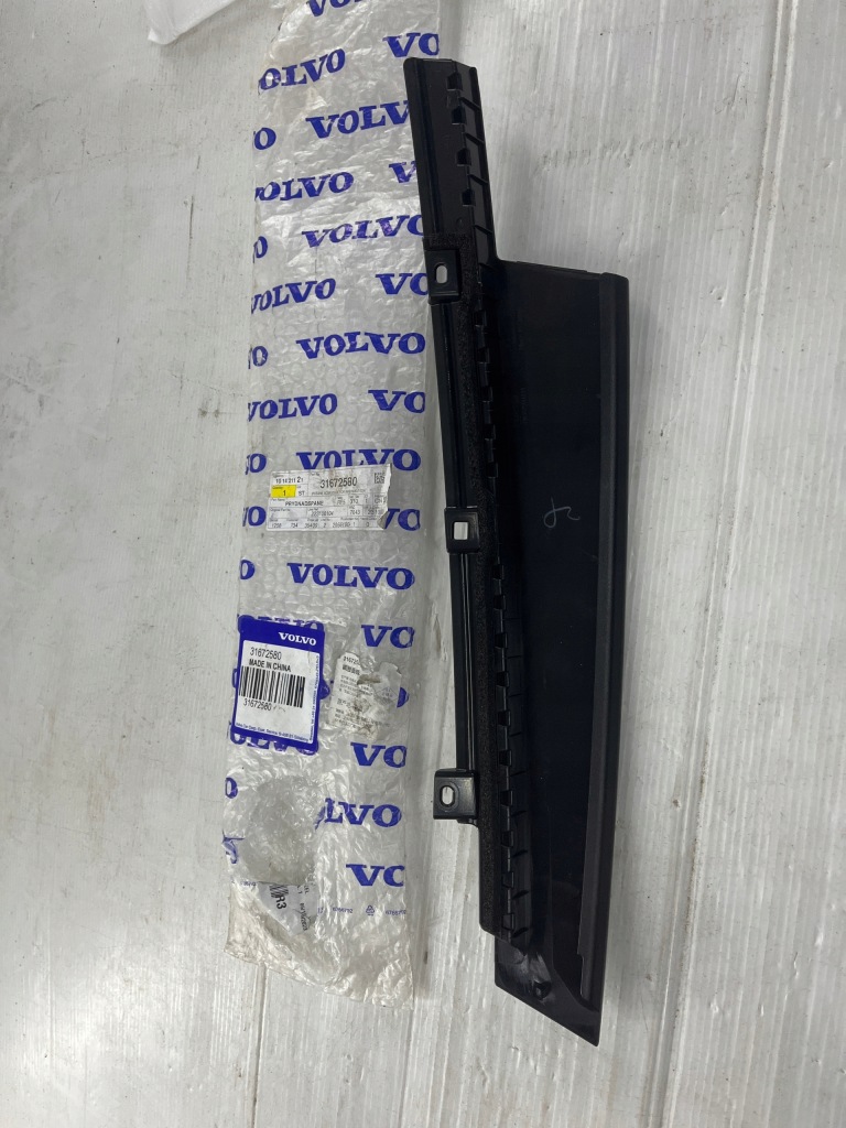 Молдинг дверь левый перед polestar ii Цена