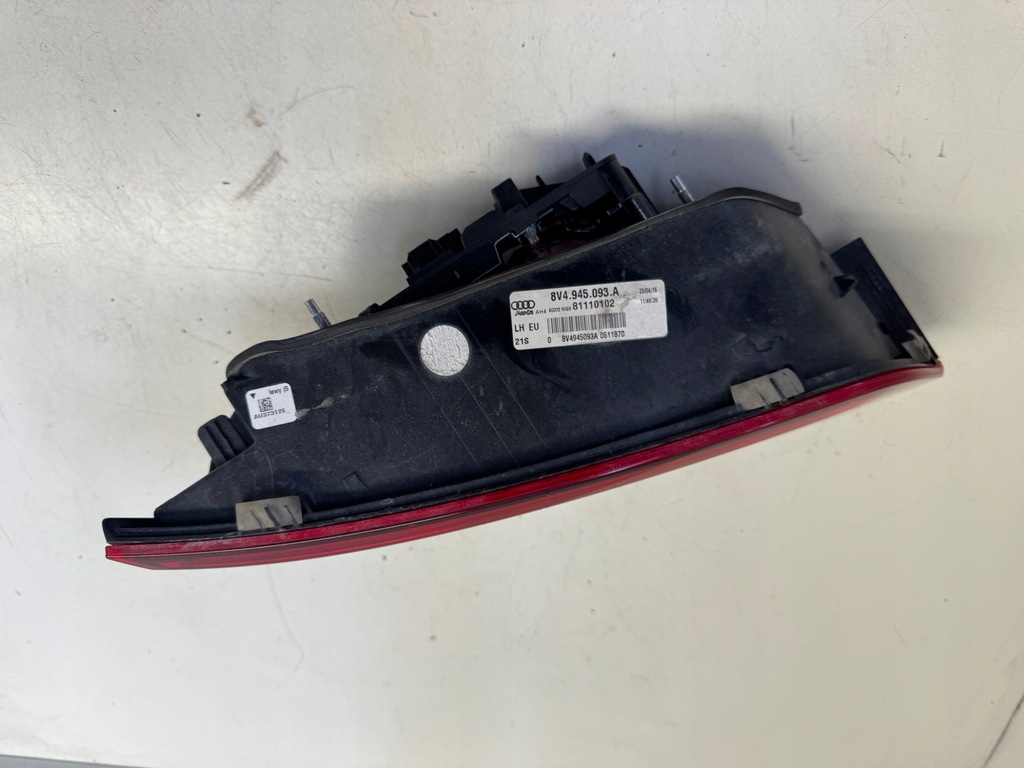 фото №8, Audi a3 8v лампа левый задняя w крышка 8v4945093a