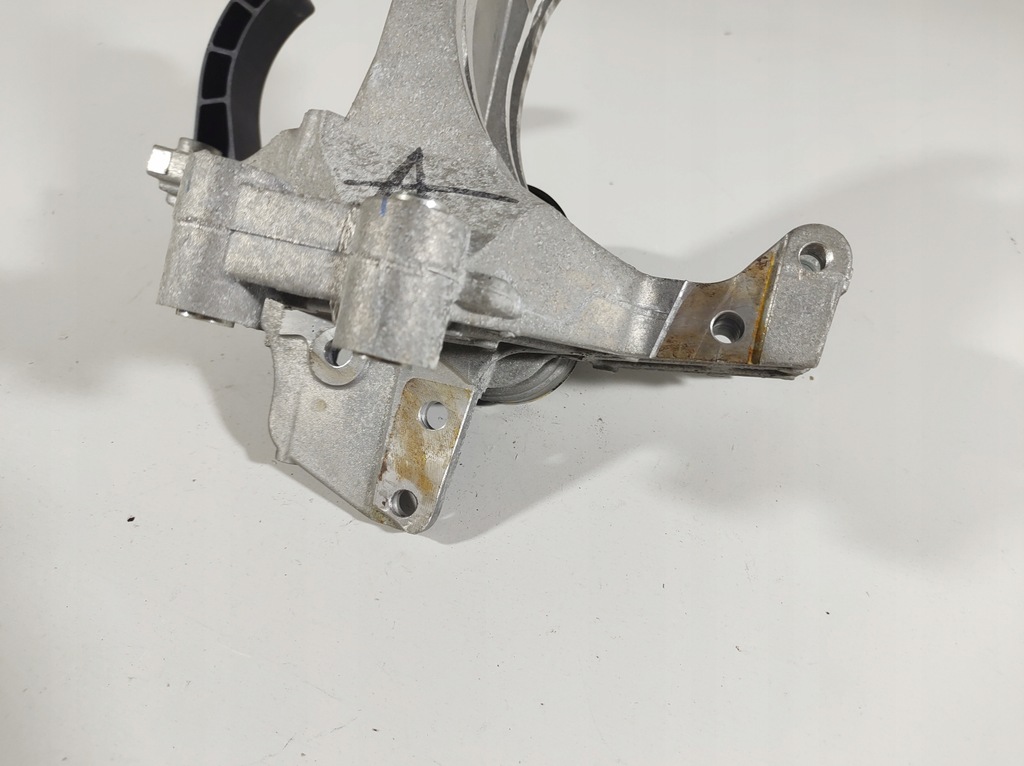 фото №13, Jeep compass 1.4 b 17r- кронштейн кронштейн генератора