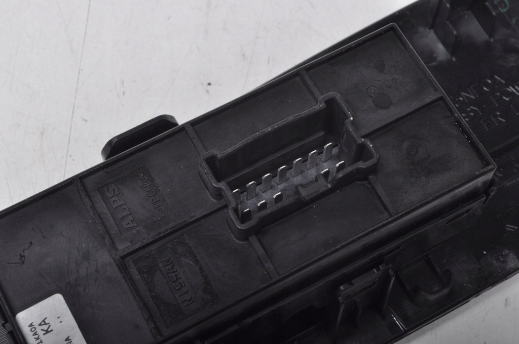 фото №7, Nissan leaf i ze0 перемикач опускання скло