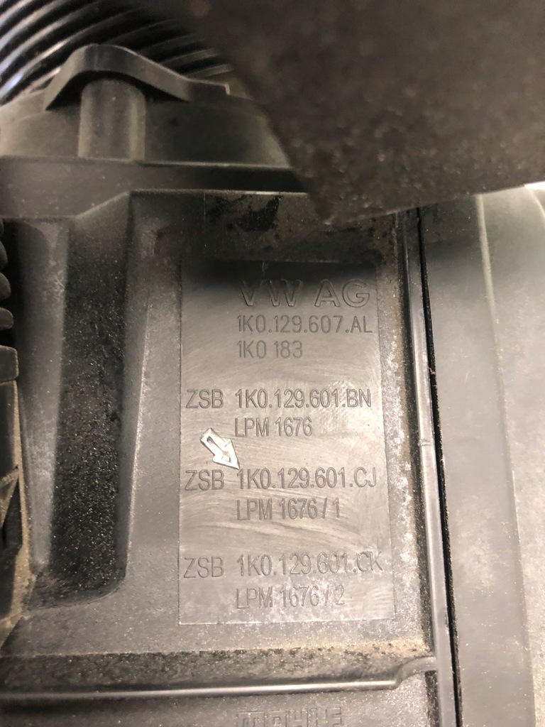 фото №7, Корпус фільтра повітря vw golf vi 1k0129601cj