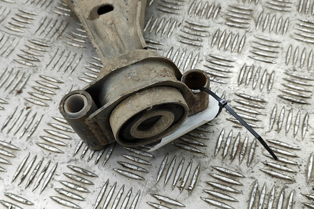 фото №5, Mercedes-benz vito w447 передній лівий нижній важіль a4473307500 1.6d 84kw 201