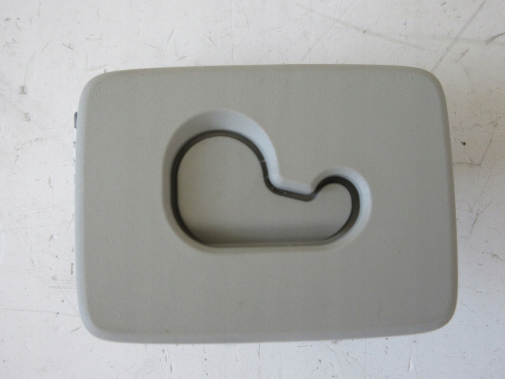 фото №8, Audi a4 b8 ушко крепление шторка 8k9861736a правый