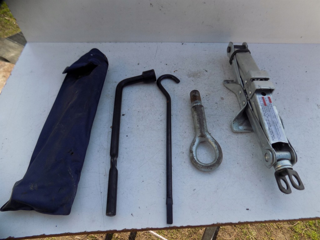 Купити Домкрат набір болт ключ комплект підйомник suzuki swift mk7