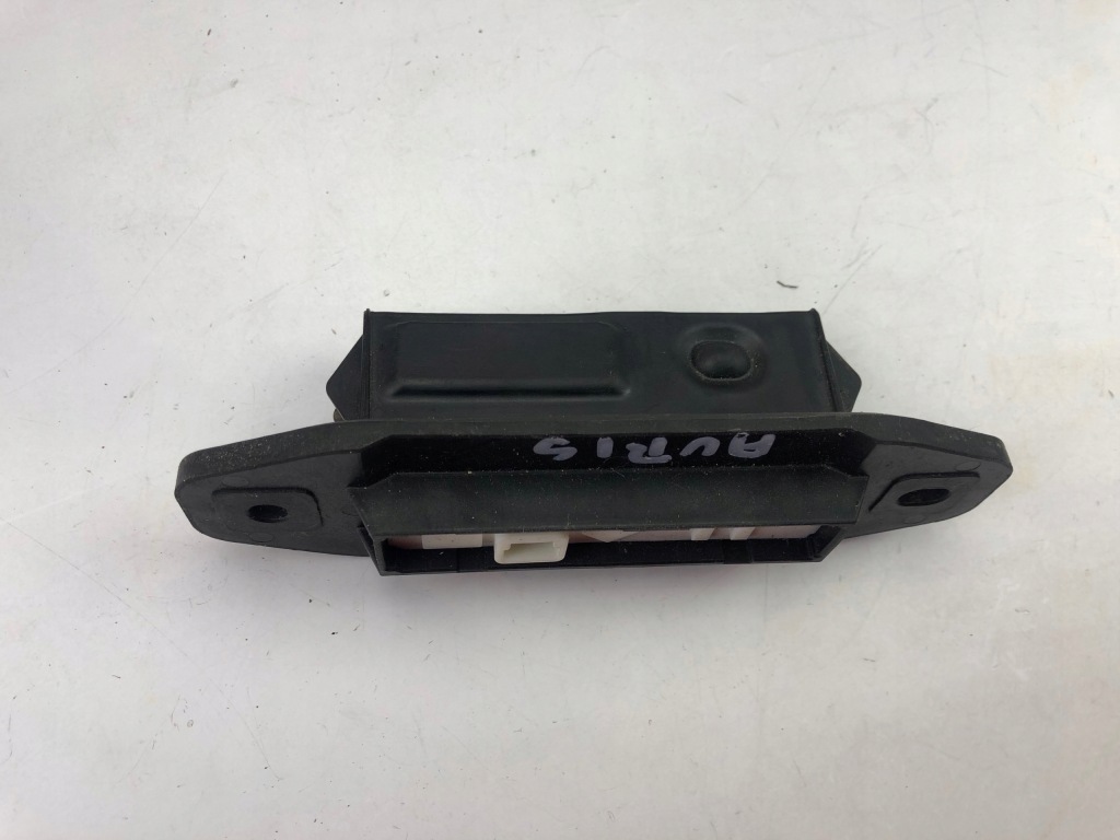 фото №1, Toyota auris кнопка открывания багажника