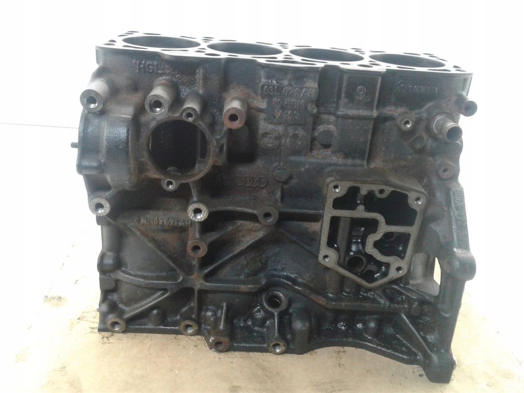 фото №4, Блок двигателя номинал 03l103021ah 2,0 tdi cba