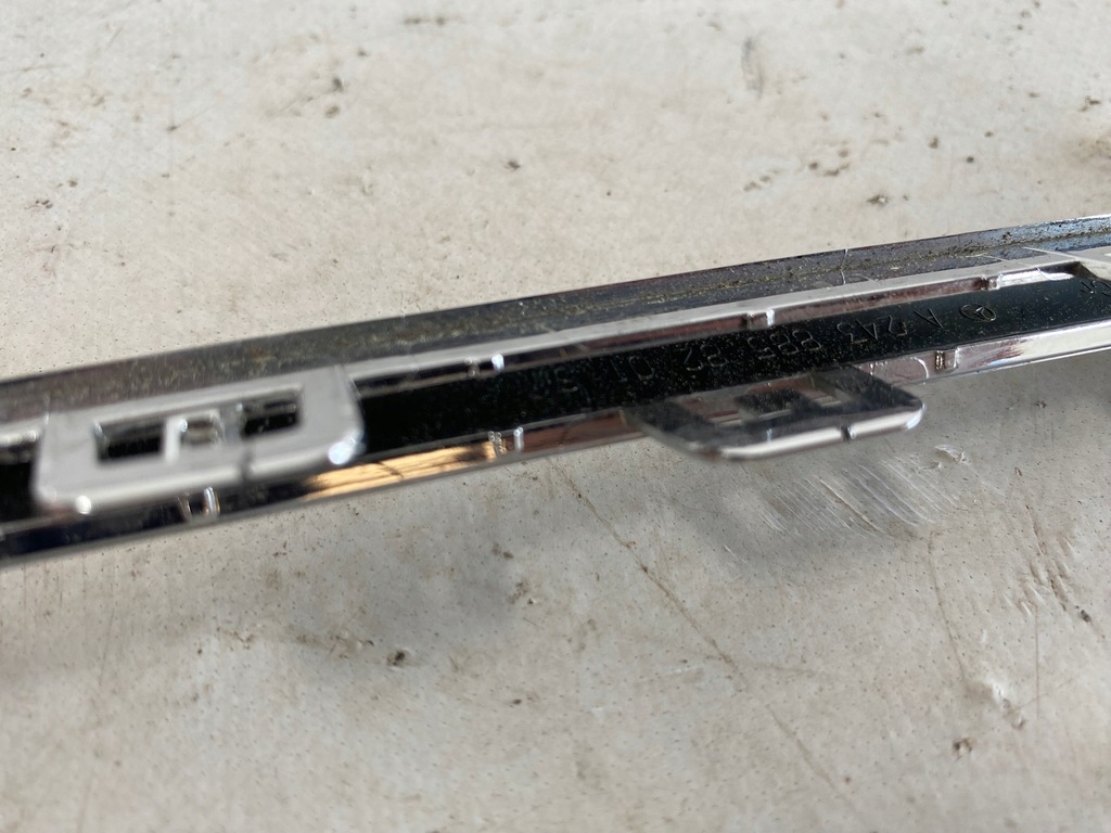 фото №8, Mercedes eqb 21- молдинг бампера перед средняя хром a2438858201