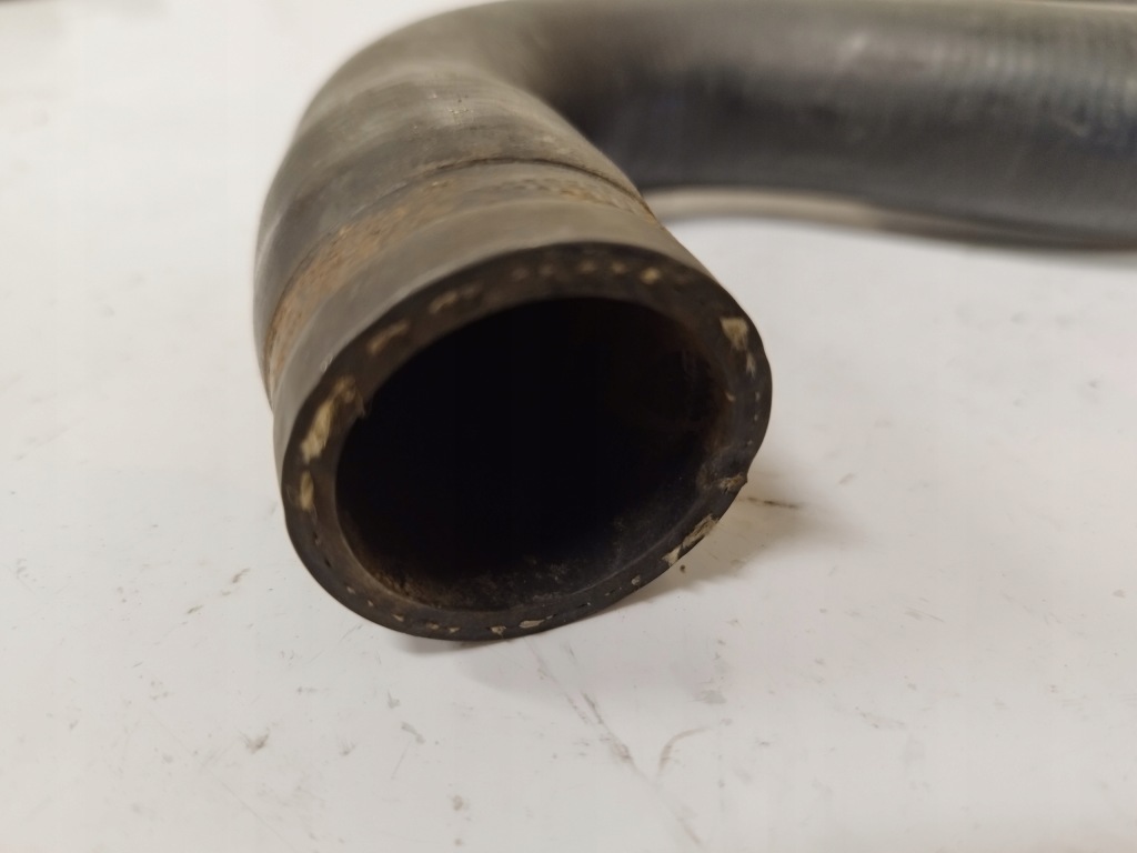 Audi a4 b5 96r пабтрубок  шланг радиатора 8d0121101q Доставка