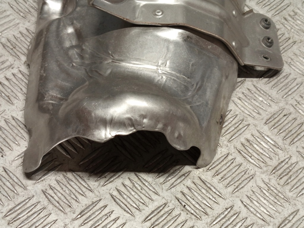 фото №16, Bmw оригинальный номер 9894940 1' f40 2' f44 защита тепловая катализатора