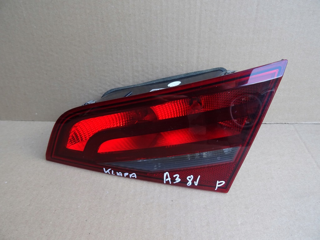 фото №1, Audi a3 8v лампа w кришка права