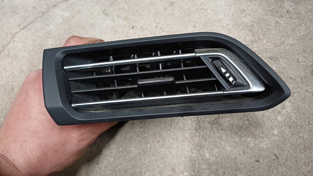 Купить Peugeot 308 ii t9 решётка обдув левая 1303818xzd