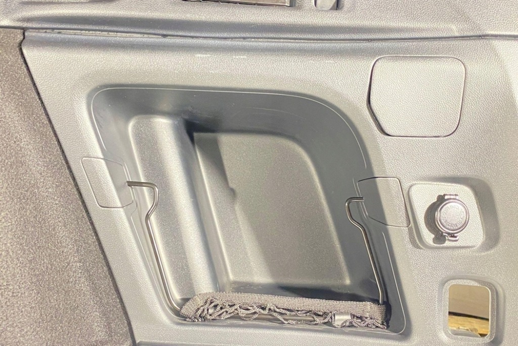 Права оббивка багажника subaru outback br 94037an00a 2.5l бензиновий Київ