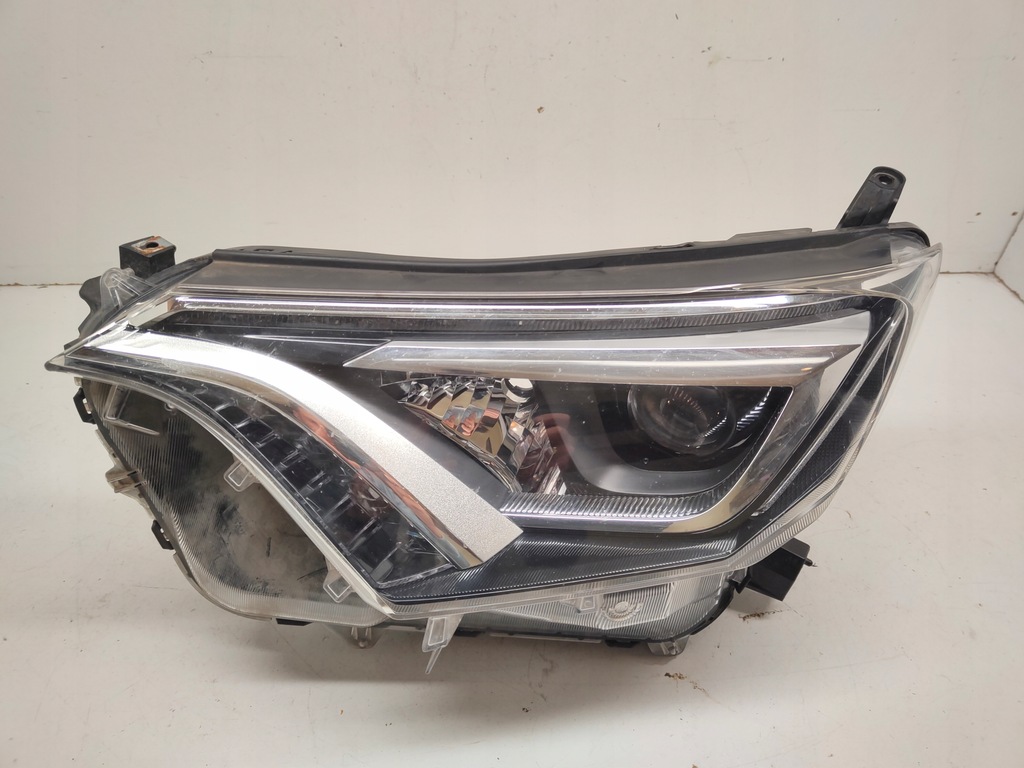 фото №1, Toyota rav4 iv lift 16-18r. led лампа права перед