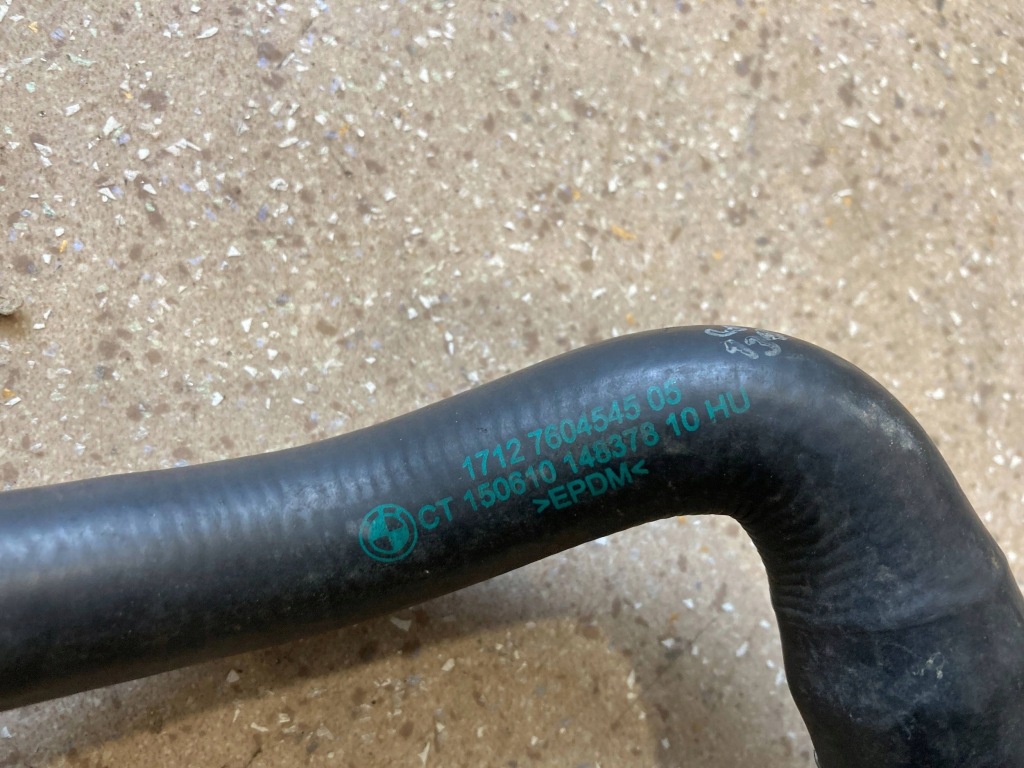 Шланг водяной турбонагнетателя bmw 3 f30 f35 f31 7619622 Оригинал