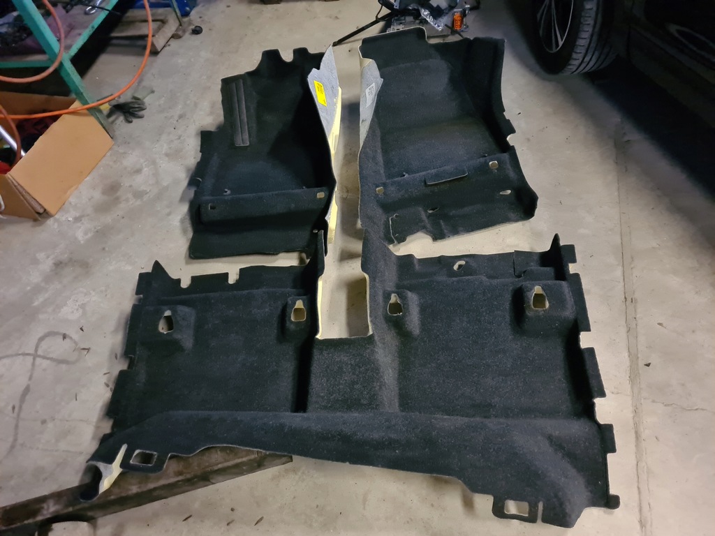 фото №1, Volvo xc40 обшивка коврик левый правый перед