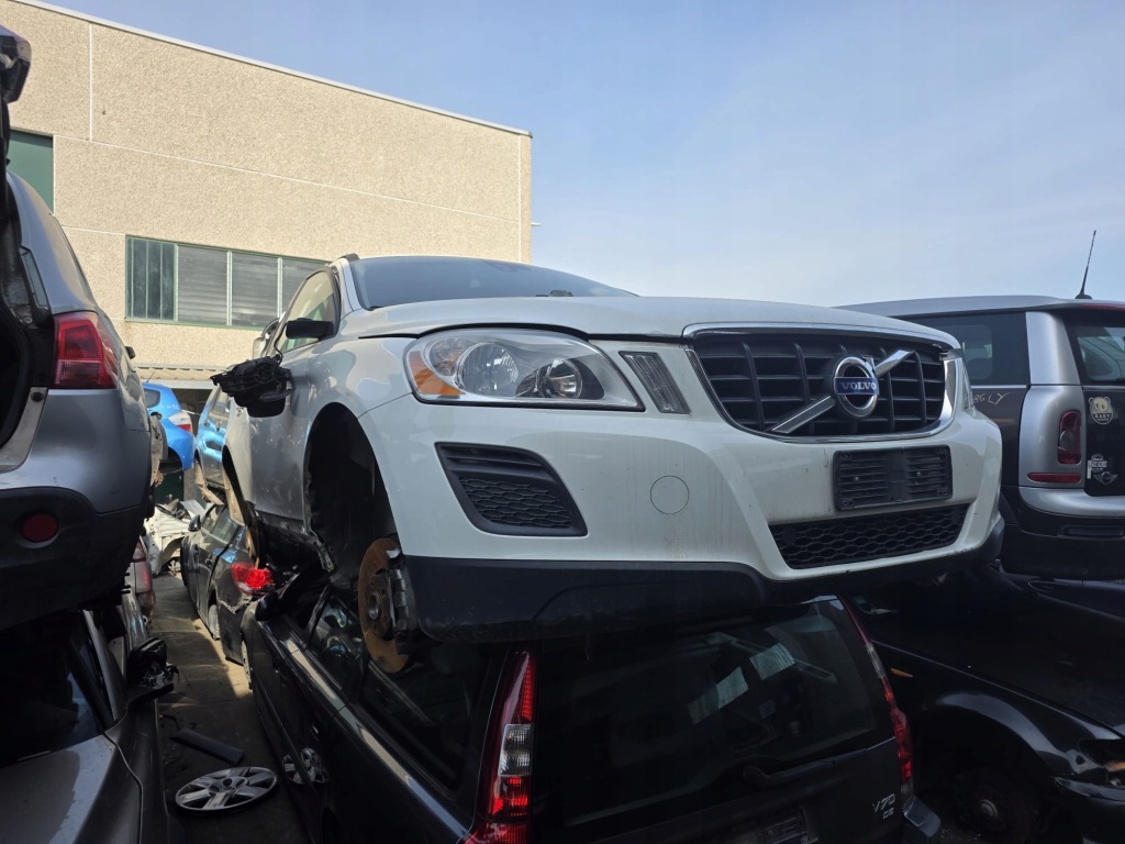 Volvo xc60 i 614-46 дизель бампер капот крила лампа радіатор pas Зі Шроту