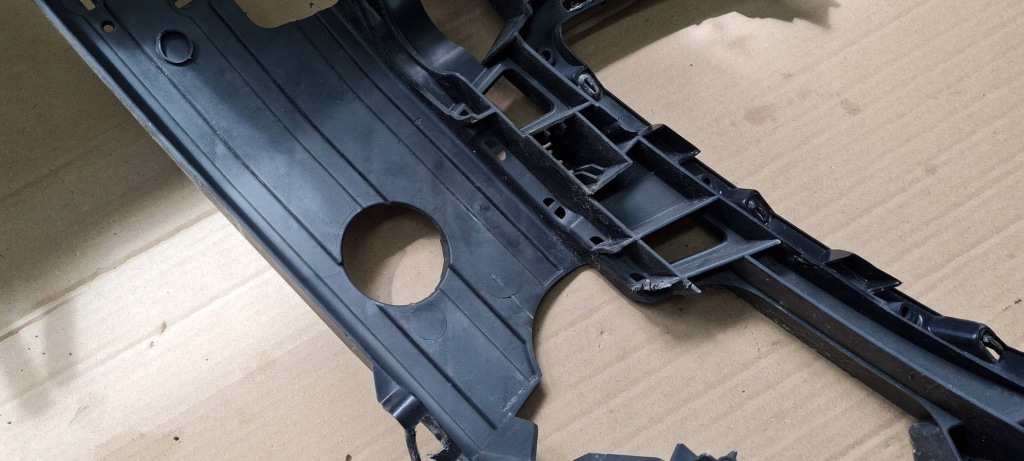 A4 b7 направляющая кронштейн бампера правый перед кронштейн 8e0807234 Недорого