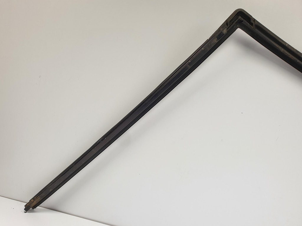 Молдинг стекло дверь левый задний  задняя mercedes w140 Киев