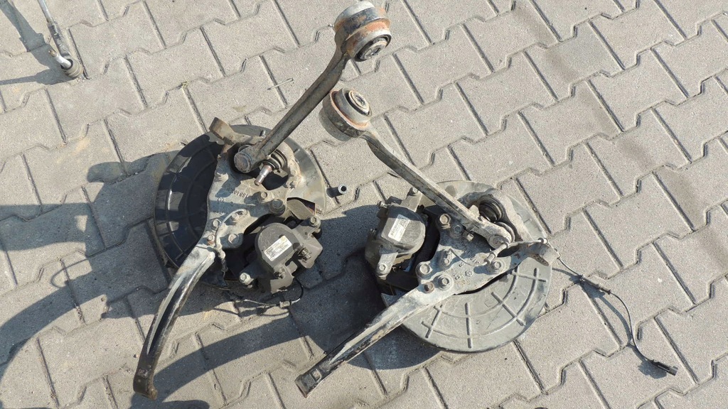 фото №7, Dodge challanger поворотный кулак суппорт ступица перед 17r