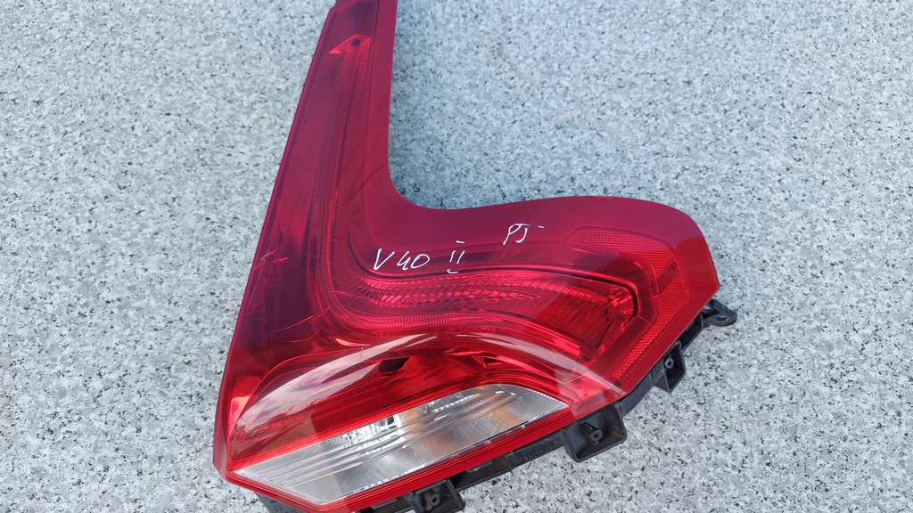фото №1, Volvo v40 ii лампа задняя задняя правая 31395845