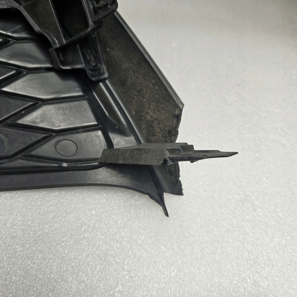 фото №11, Решётка бампера решётка радиатора правая toyota camry гибрид hybrid se 81481-06240